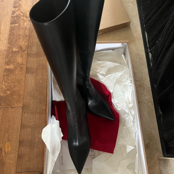 SOLD!!!! Authentic Christian Louboutin Knee boots with receipt - Picture 6 of 11